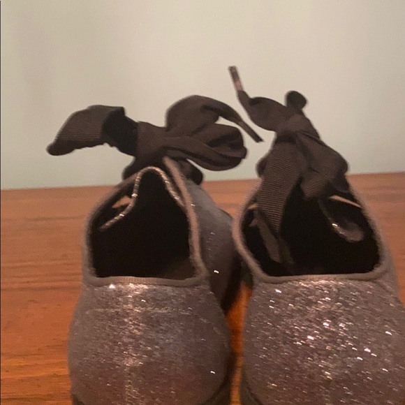 🌟🥳HP🥳🌟 Oxfords sparkly and bows! Say yes! - Picture 3 of 9